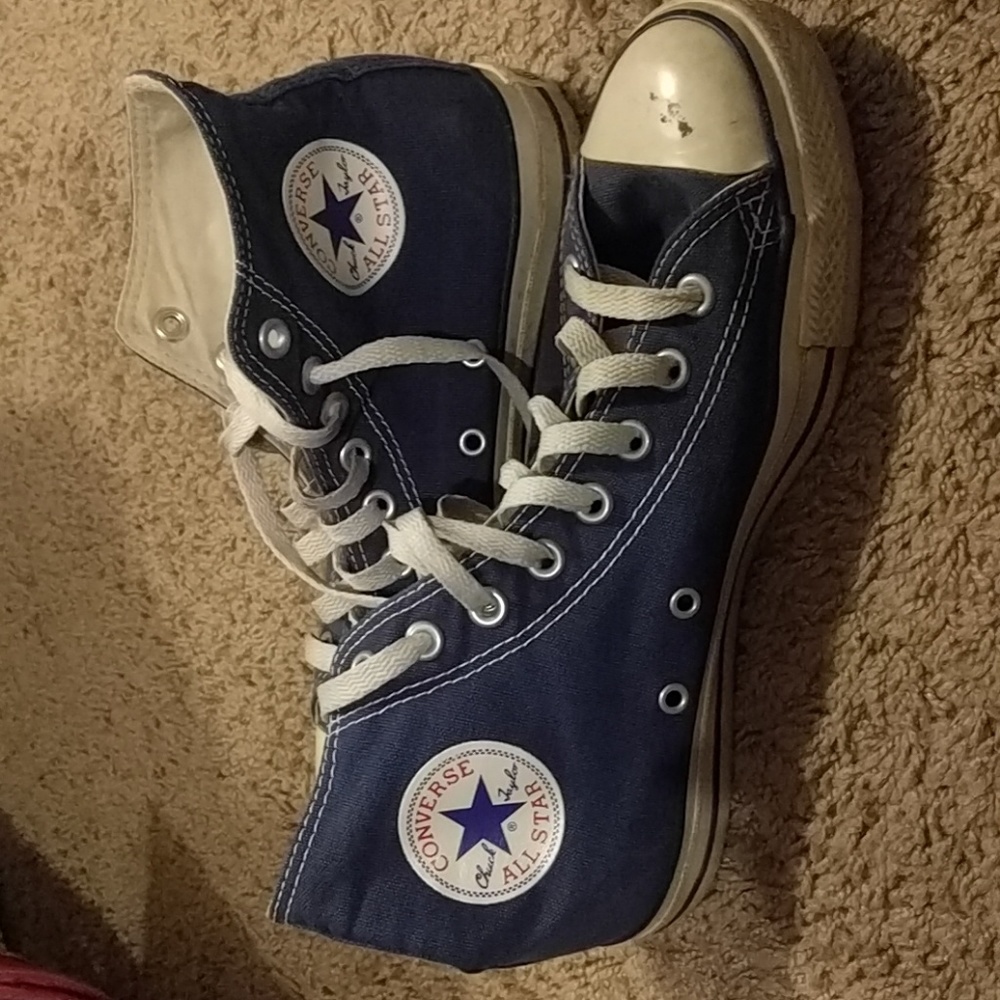 Navy high top converse!